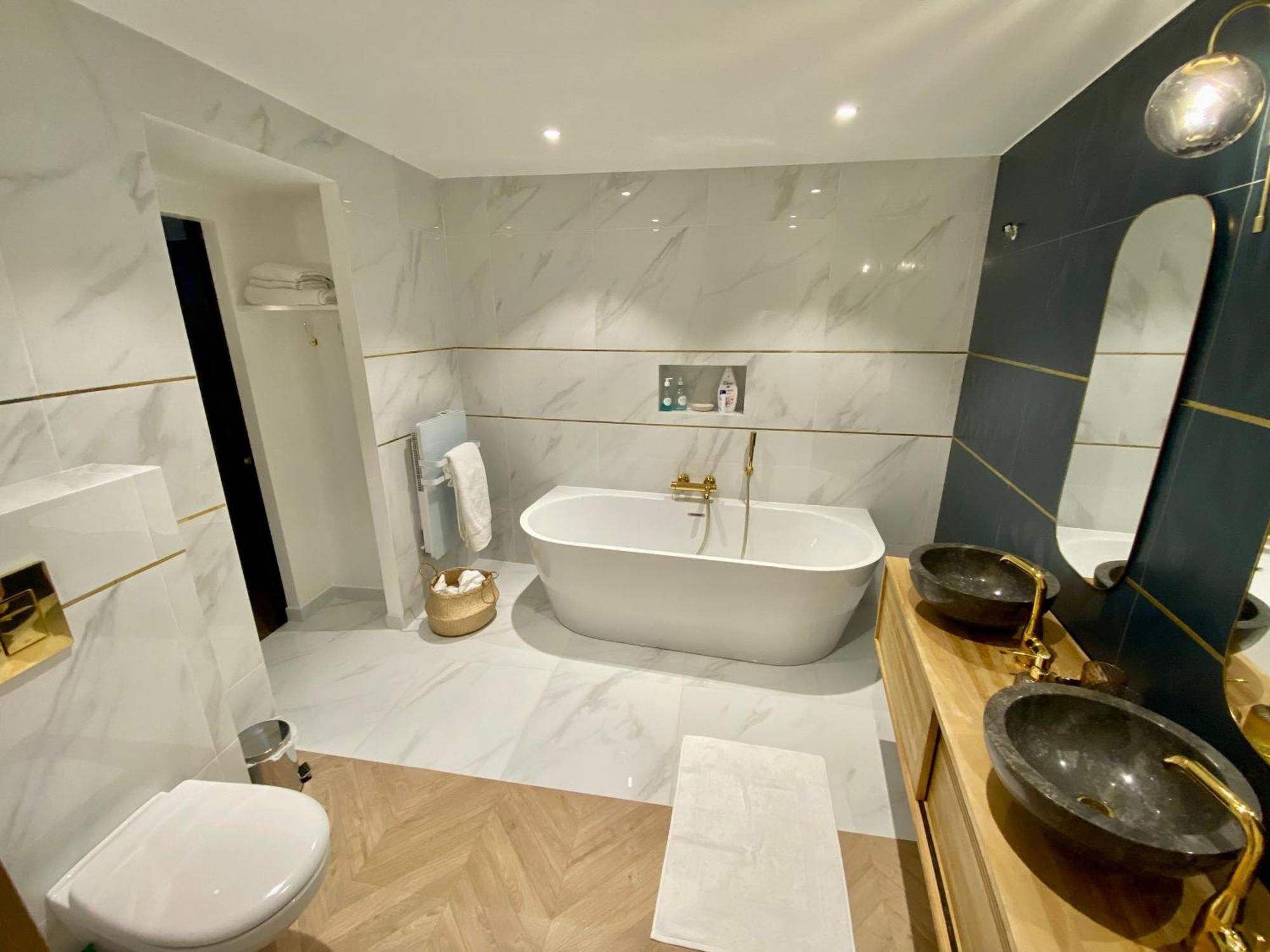 Superbe Appartement Terrasse Et Parking Gratuit Auxerre Ngoại thất bức ảnh